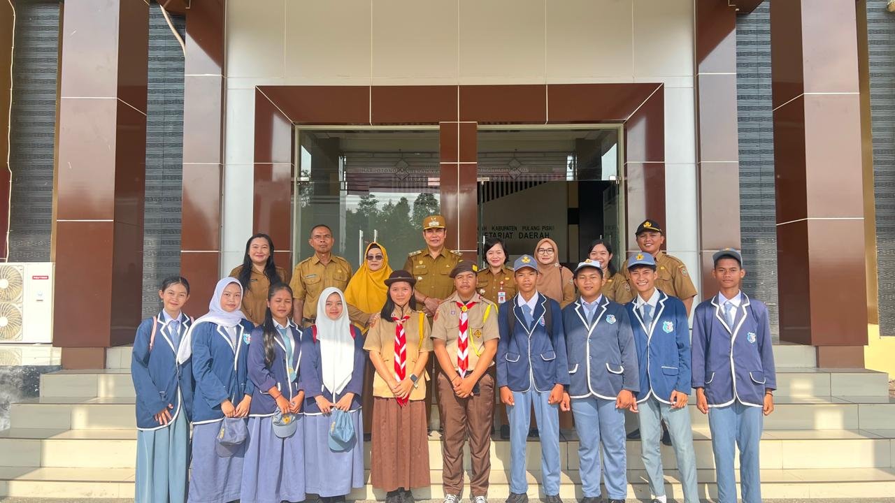 Foto Bersama Wakil Bupati Pulang Pisau setelah kegiatan Upacara OTDA dan Hardiknas 2026 (5)