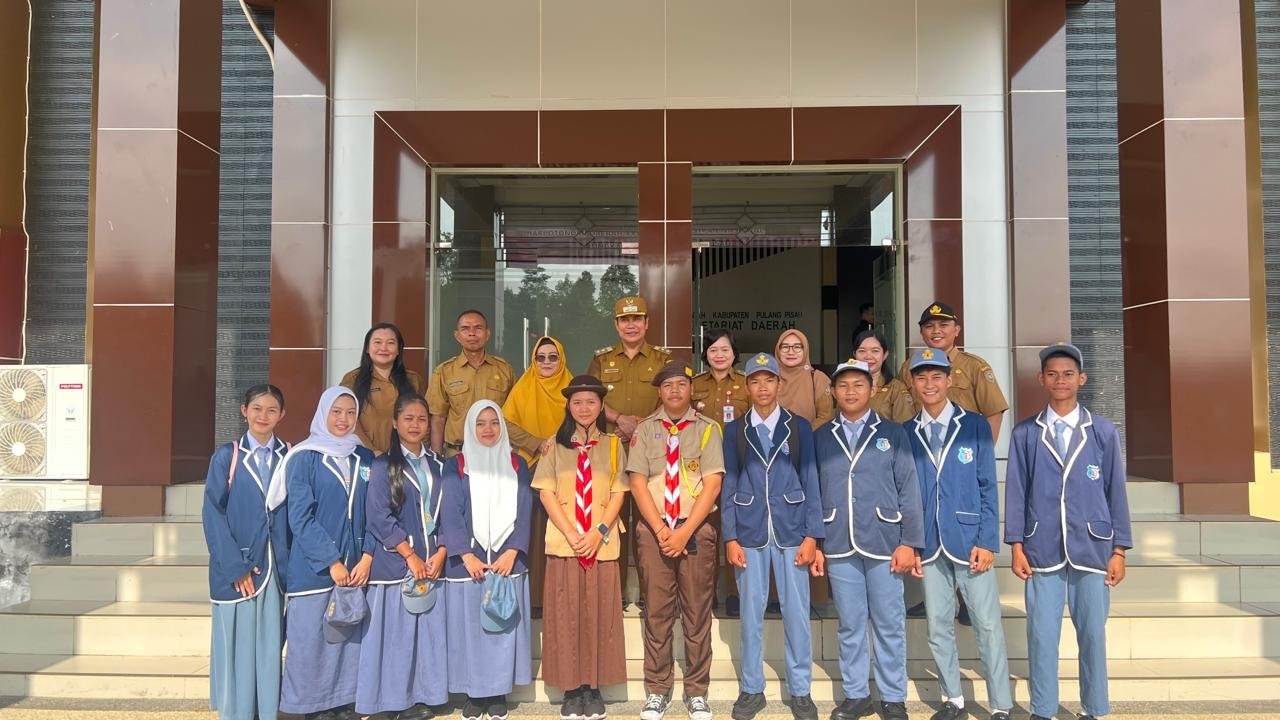 Foto Bersama Wakil Bupati Pulang Pisau setelah kegiatan Upacara OTDA dan Hardiknas 2026 (4)